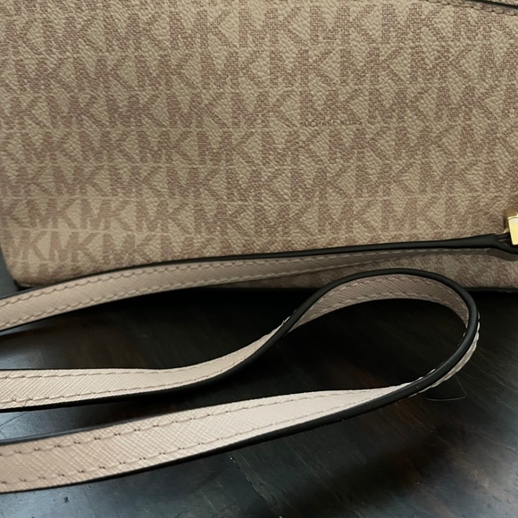 MICHAEL MICHAEL KORS Jet Set Travel Medium Logo Dome Crossbody Bag Pink - Picture 4 of 16